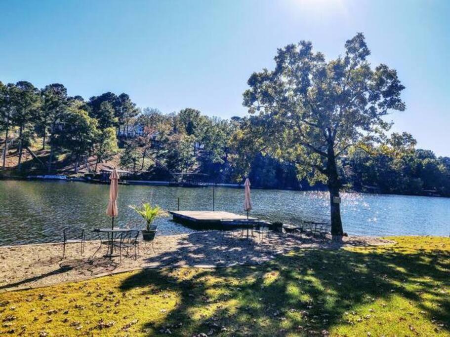 #02 - Unique Lakeside Studio Cottage- Pet Friendly Hot Springs Exterior photo